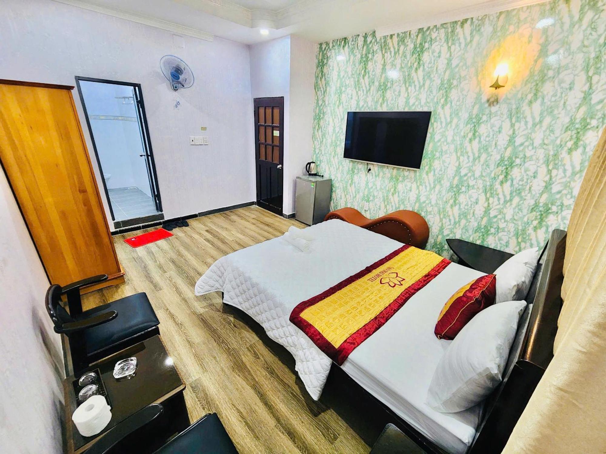 Khach San Sao Mai Hotel Ho Chi Minh City Exterior photo